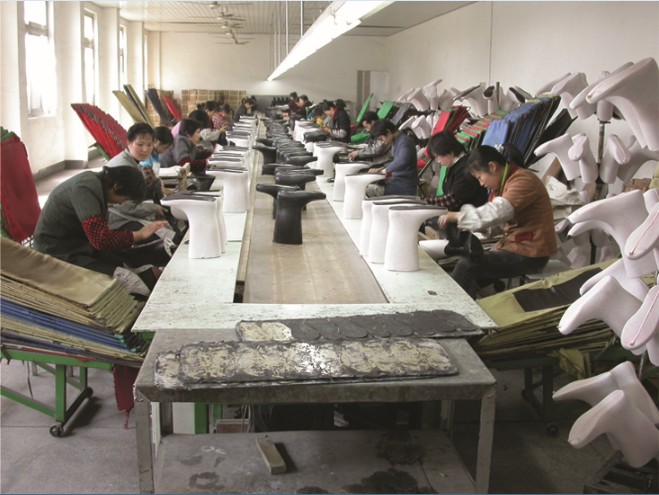 雨鞋成型流水线